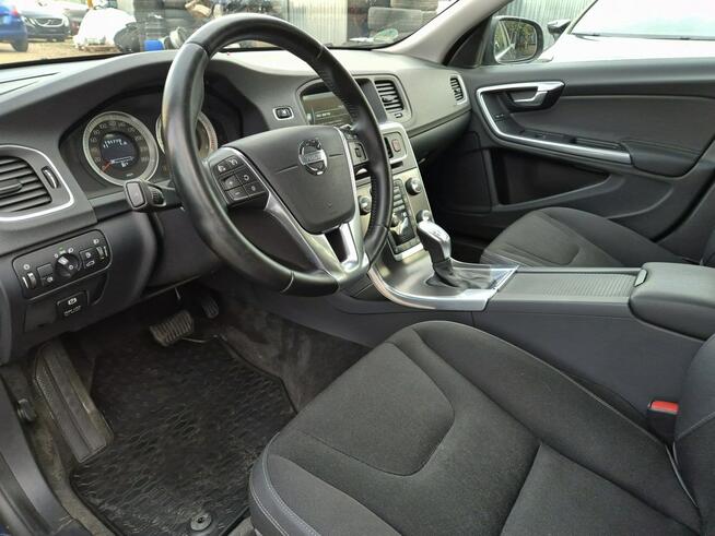 V60 2.0 D3 MOMENTUM automat 136KM NAVI pdc SERWIS bezwypadek 2013