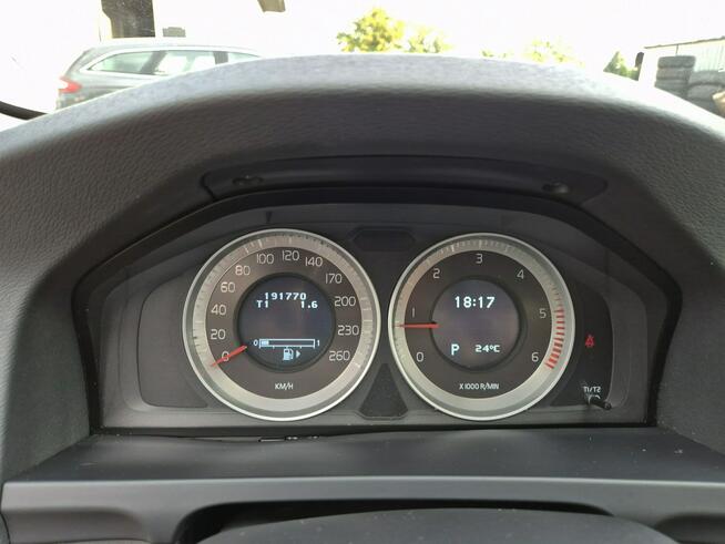 V60 2.0 D3 MOMENTUM automat 136KM NAVI pdc SERWIS bezwypadek 2013