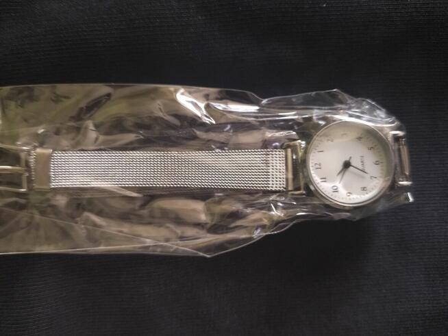 Srebrny zegarek damski nowy.