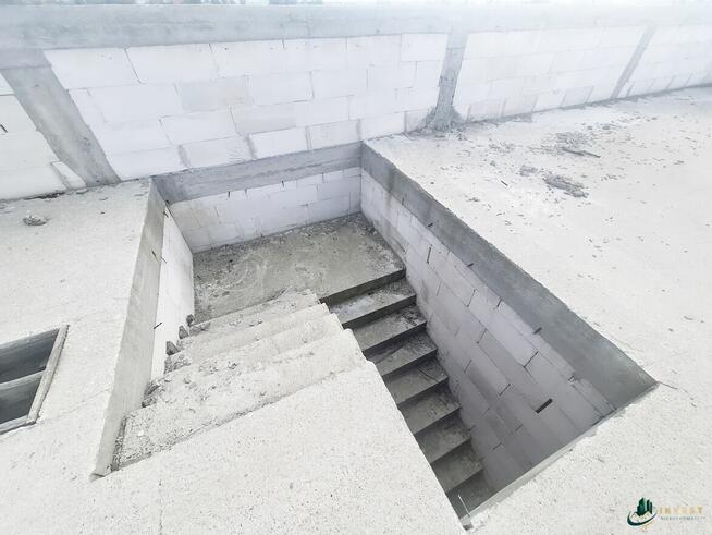 DOM WOLNOSTOJĄCY Z PODDASZEM UŻYTKOWYM W TRAKCIE BUDOWY