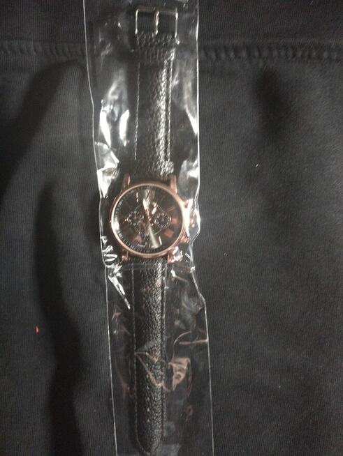 Czarny zegarek damski nowy.