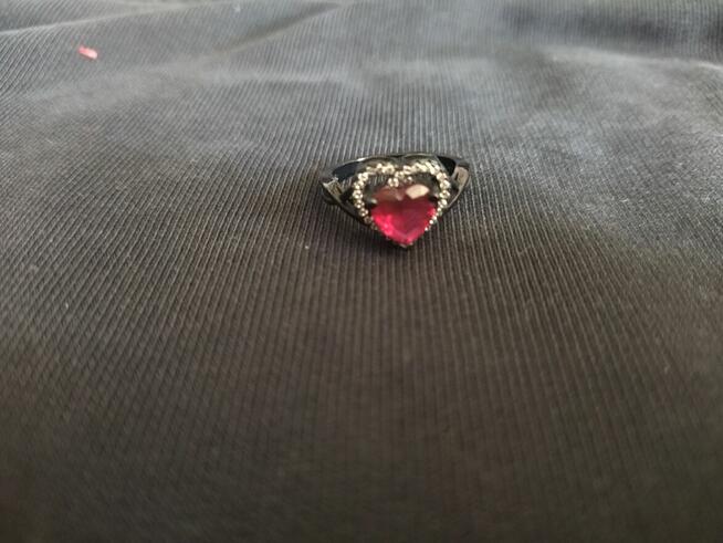 Pierścionek damski czarny nowy