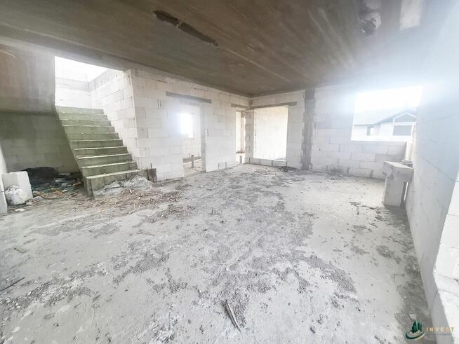 DOM WOLNOSTOJĄCY Z PODDASZEM UŻYTKOWYM W TRAKCIE BUDOWY