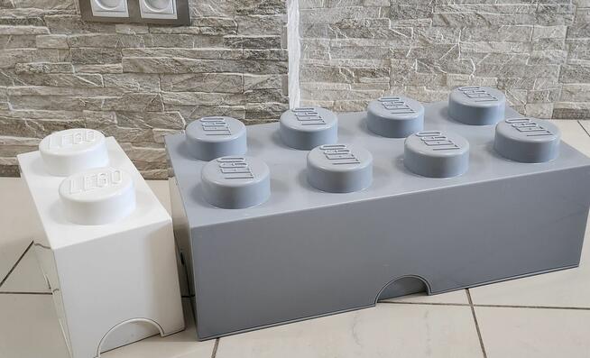 Lego dwa pojemniki na klocki