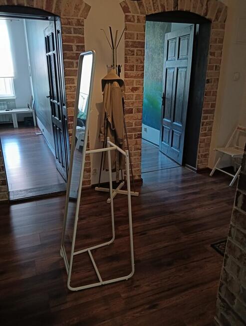 Lustro stojące metalowe z wieszakiem Ikea
