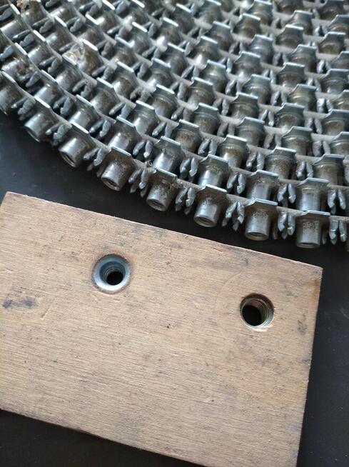 Maszyna do wbijania nakrętek kłowych - pazurkowych Sigma