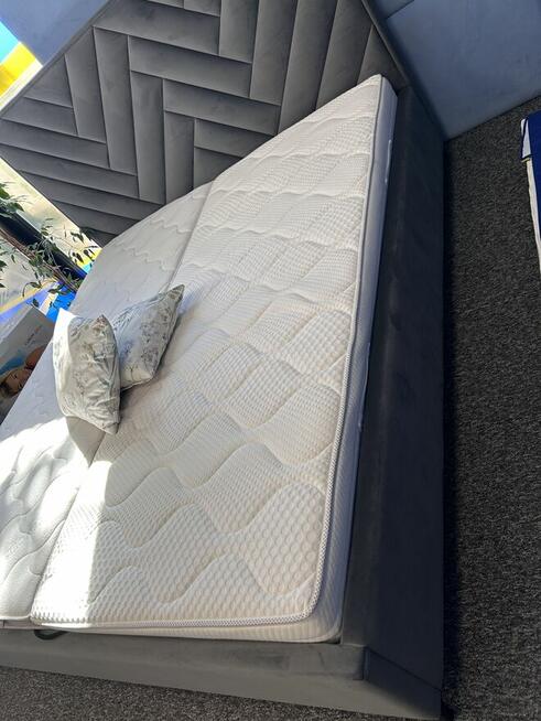 Łóżko tapicerowane 180x200 z pojemnikiem