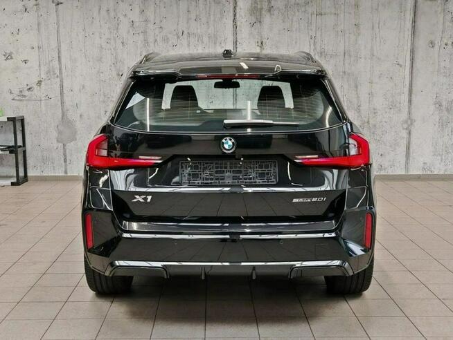 BMW X1 sDrive20i (170 KM), rabat 50 181 zł