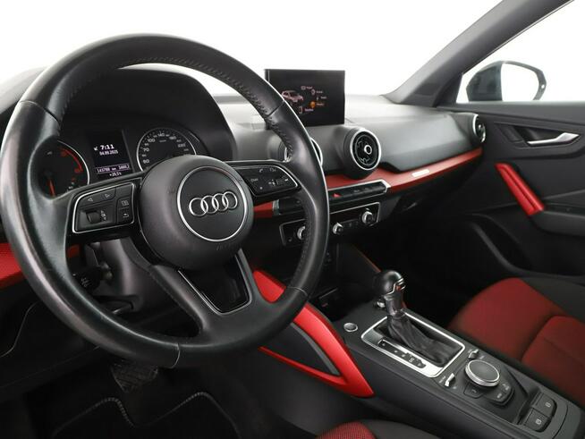 Audi Q2 4x4 S-tronic full LED klima auto grzane fotele czujniki parkowania