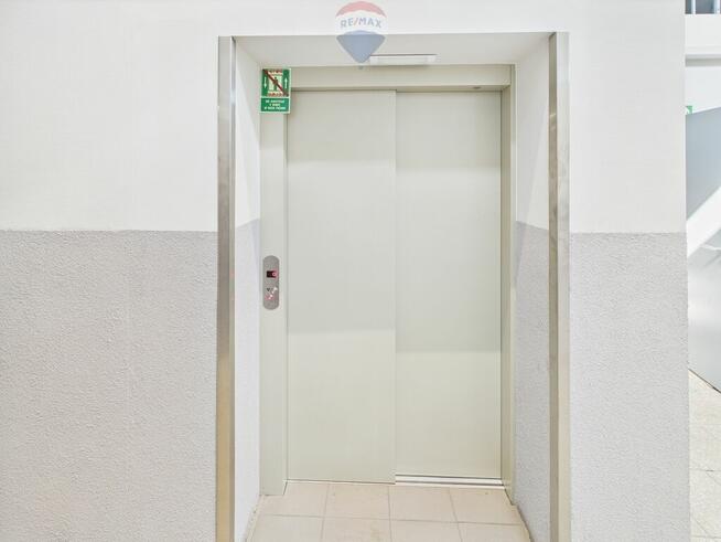 Biuro 50,4 m² z windą i parkingiem – Rybnik