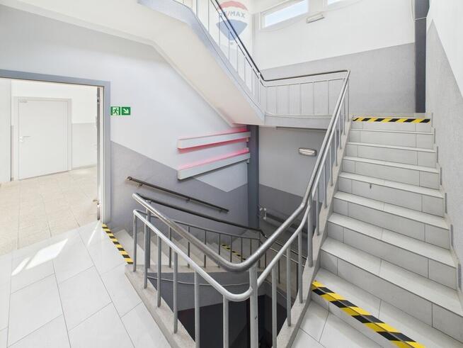 Biuro 50,4 m² z windą i parkingiem – Rybnik