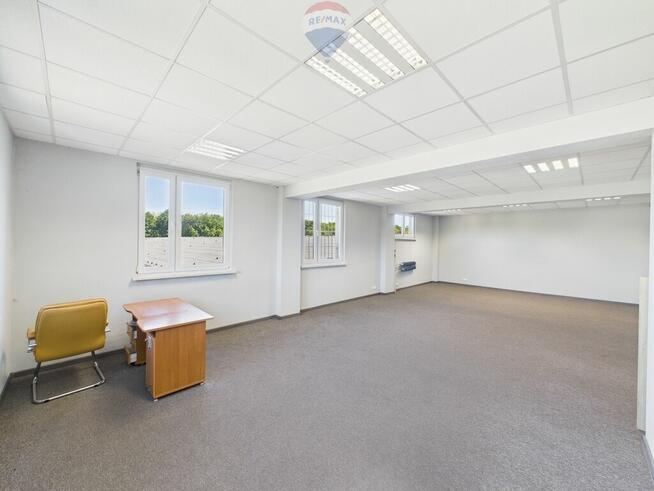 Biuro 65,7 m² z windą i parkingiem – Rybnik