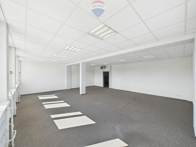 Biuro 70,7 m² z windą i parkingiem – Rybnik