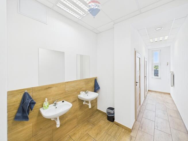 Biuro 70,7 m² z windą i parkingiem – Rybnik