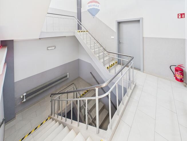 Biuro 85,3 m² z windą i parkingiem – Rybnik