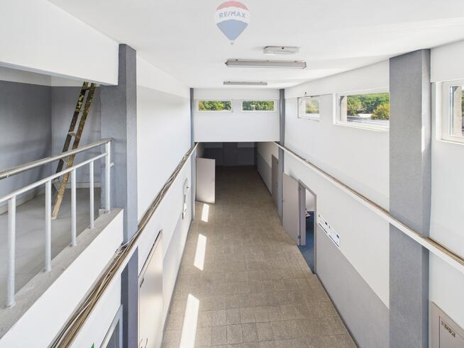 Biuro 42,7 m² z windą i parkingiem – Rybnik