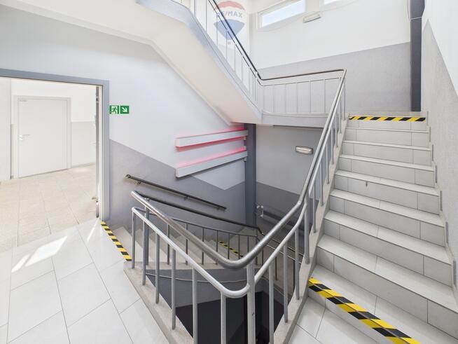 Biuro 42,7 m² z windą i parkingiem – Rybnik