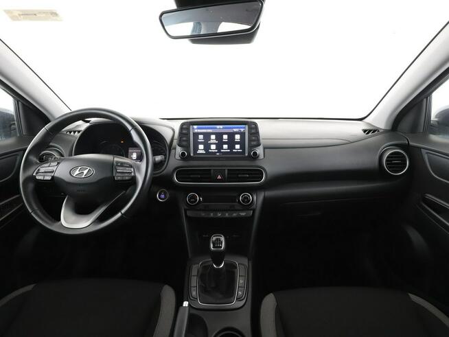 Hyundai Kona klima auto navi kamera i czujniki parkowania ACC