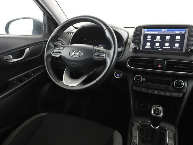 Hyundai Kona klima auto navi kamera i czujniki parkowania ACC