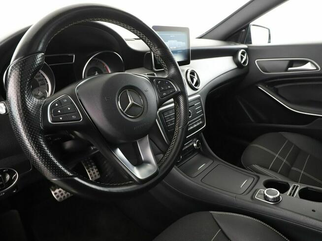 Mercedes CLA 180 automat bi-xenon panorama półskóra navi grzane fotele kamera