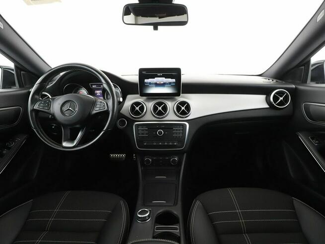 Mercedes CLA 180 automat bi-xenon panorama półskóra navi grzane fotele kamera