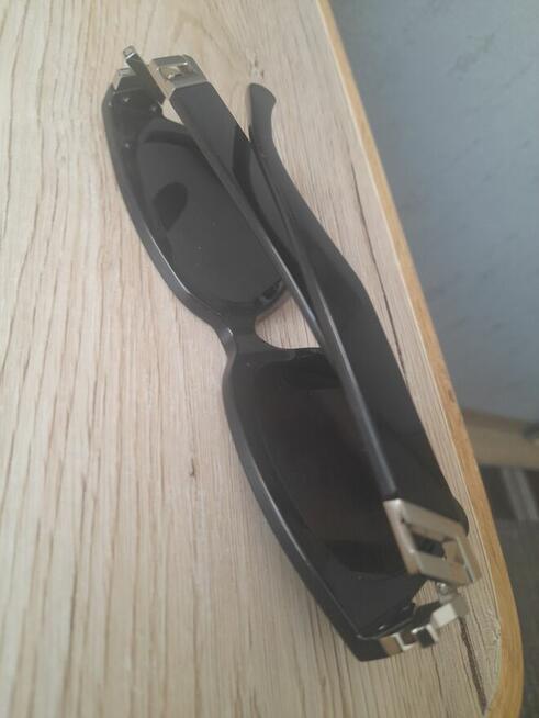 okulary przeciwsłoneczne.