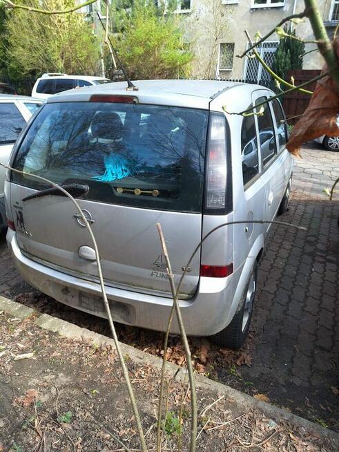 Syndyk sprzeda samochód marki Opel Meriva-A