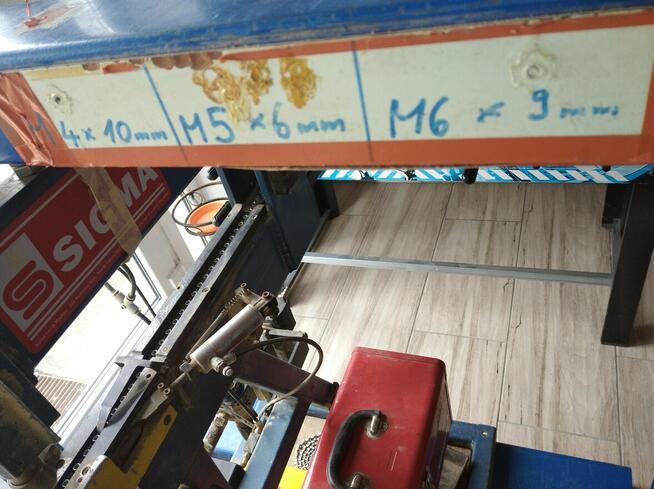 Maszyna do wbijania nakrętek kłowych - pazurkowych Sigma