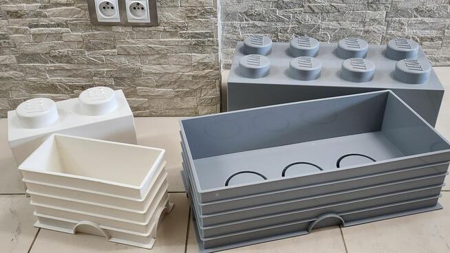 Lego dwa pojemniki na klocki