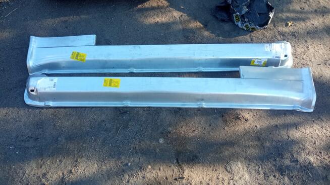 Progi zewnętrzne prawe i lewe Fiat 500