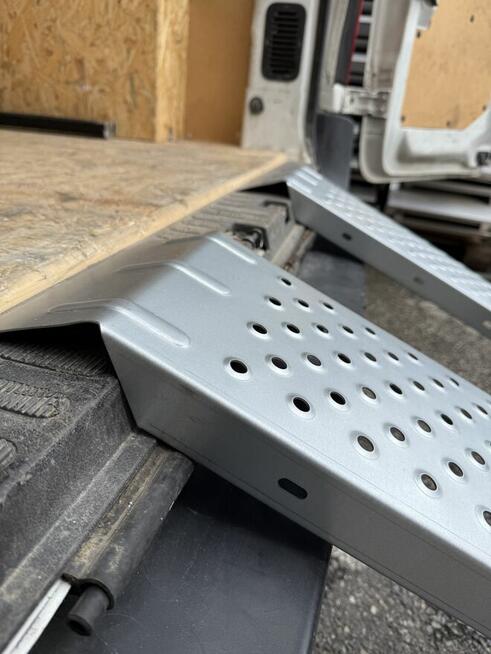 NAJAZDY RAMPY ZAŁADOWCZE 400kg 1,6m długie, ocynk