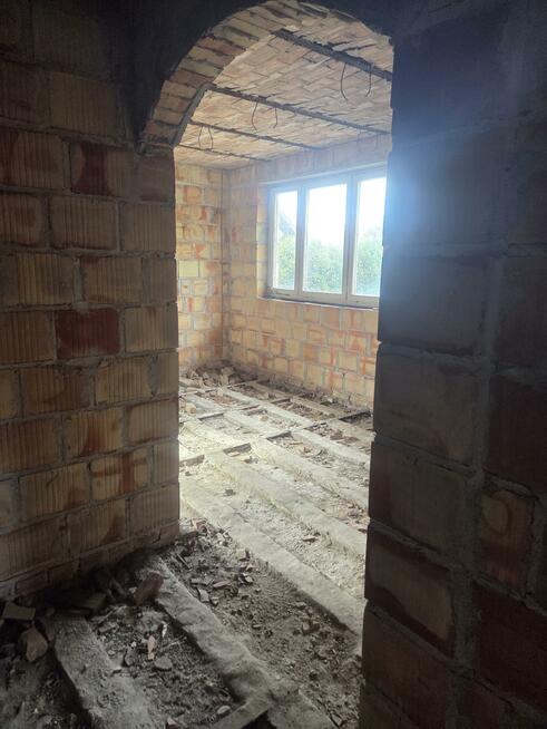 Dom Zakręt gm. Wiązowna, Ciekawa