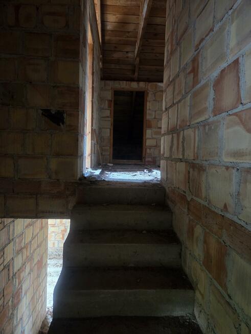 Dom Zakręt gm. Wiązowna, Ciekawa