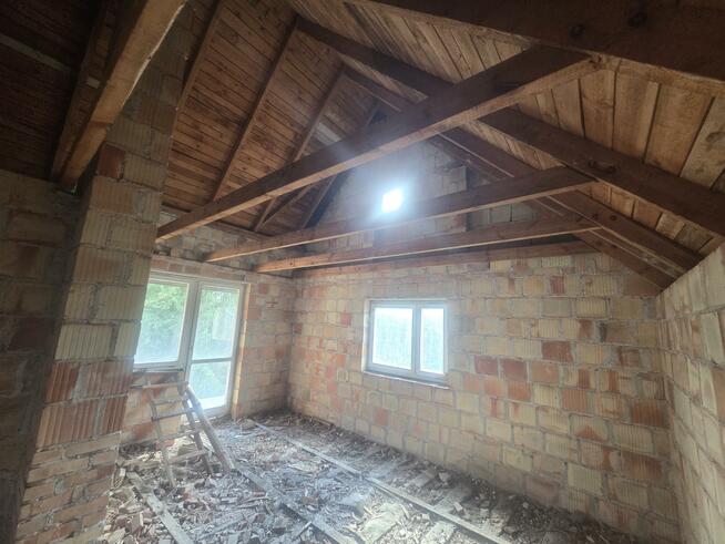 Dom Zakręt gm. Wiązowna, Ciekawa