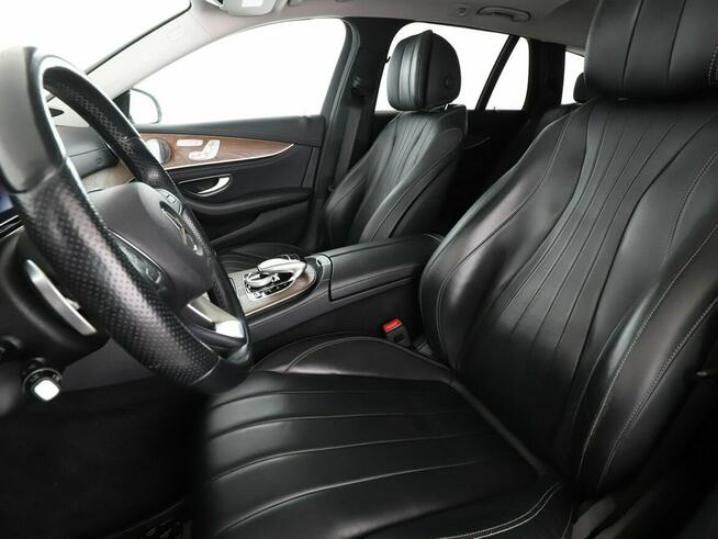 Mercedes E 220 FV23% 4X4 Automat Navi Klimatyzacja Podgrzewane fotele Bluetooth