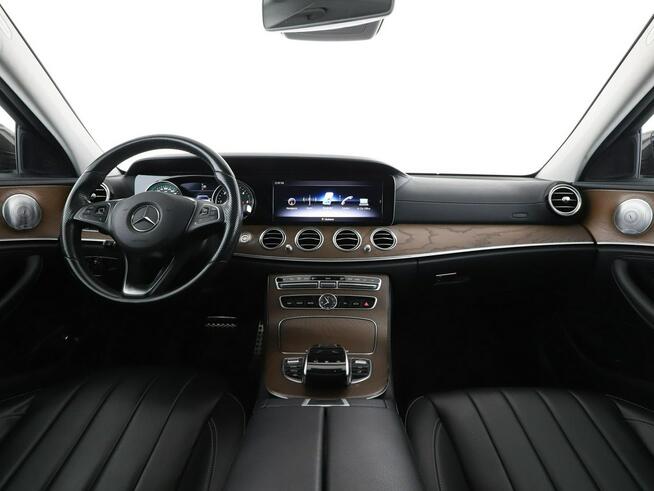 Mercedes E 220 FV23% 4X4 Automat Navi Klimatyzacja Podgrzewane fotele Bluetooth