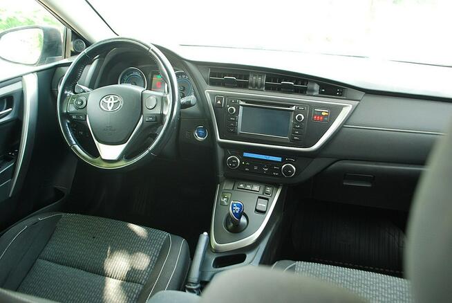 Toyota Auris 1,8 benzyna HYBRYDA.