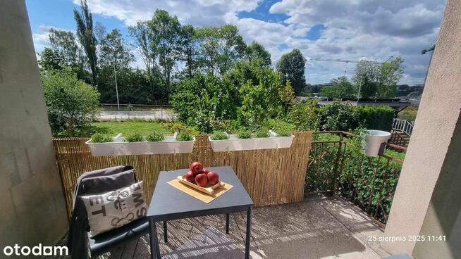 Urządzona Mikro Kawalerka z Balkonem i Ogrodem !