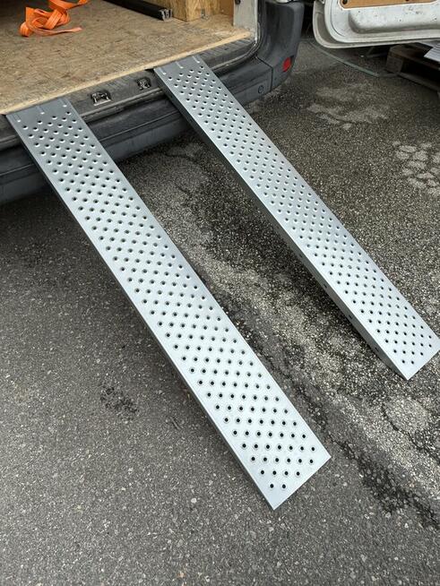 NAJAZDY RAMPY ZAŁADOWCZE 400kg 1,6m długie, ocynk