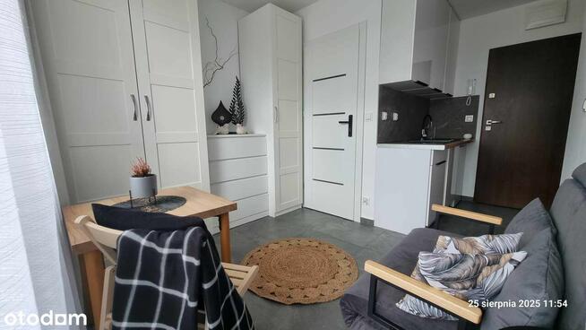 Urządzona Mikro Kawalerka z Balkonem i Ogrodem !