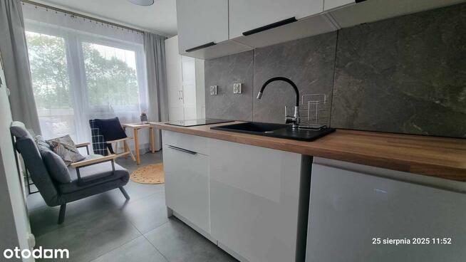 Urządzona Mikro Kawalerka z Balkonem i Ogrodem !