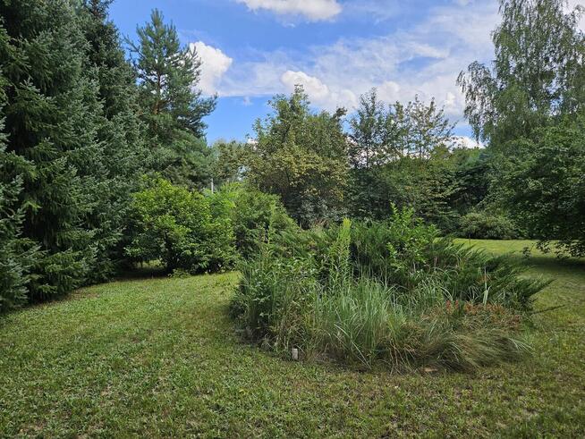 Działka budowlana 1798 m² + domek gospodarczy 37 m²