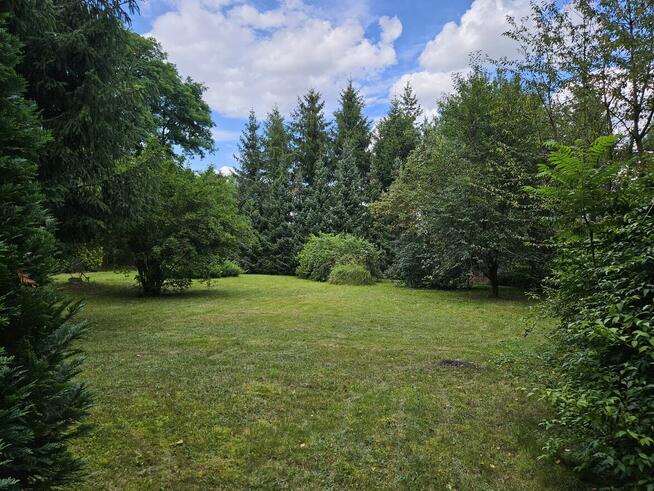 Działka budowlana 1798 m² + domek gospodarczy 37 m²