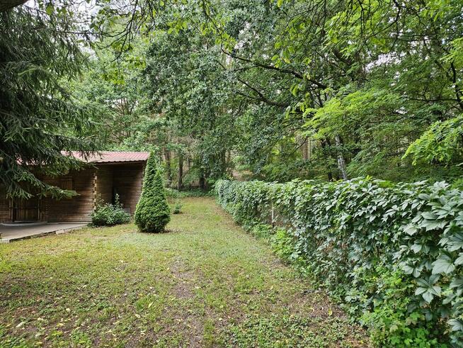 Działka budowlana 1798 m² + domek gospodarczy 37 m²