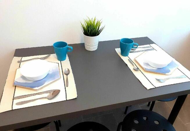 Ładny pokój niedaleko WSEI. Dla dziewczyny. ul. Lotnicza 4.