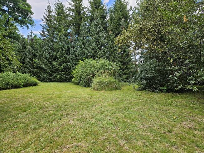 Działka budowlana 1798 m² + domek gospodarczy 37 m²