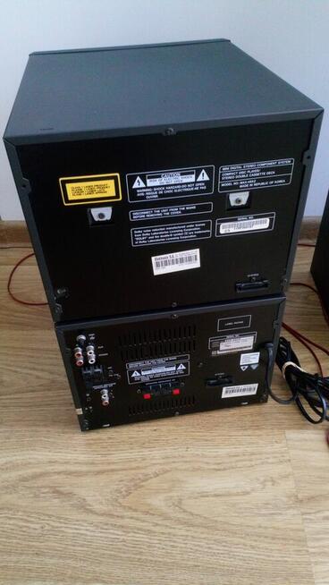 Radio z dwoma oddzielnym głośnikami Samsung