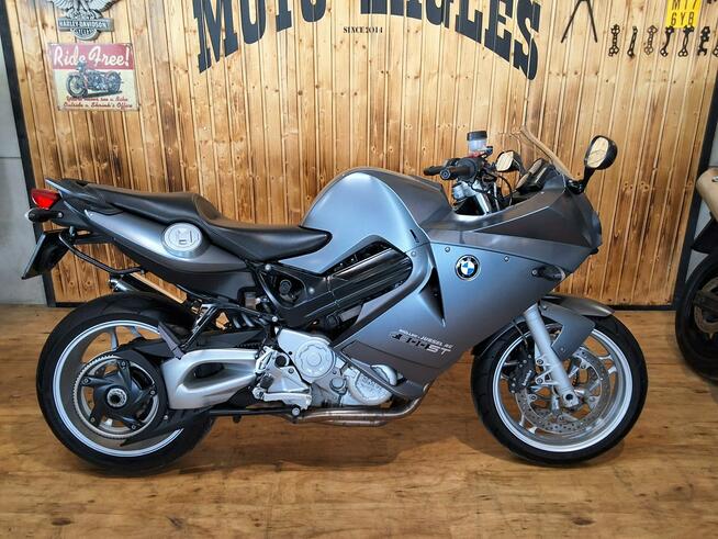 BMW F ## piękny motocykl BMW F 800 ST ## WYGLĄDA Pięknie