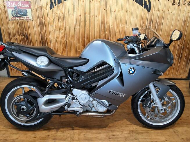 BMW F ## piękny motocykl BMW F 800 ST ## WYGLĄDA Pięknie
