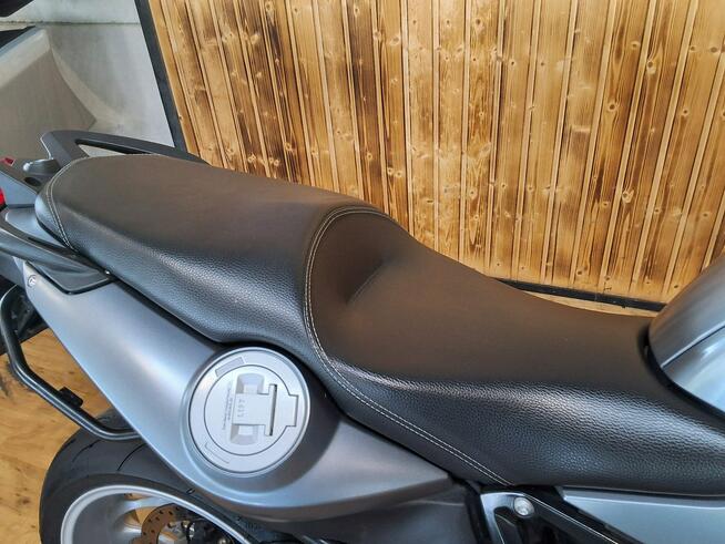 BMW F ## piękny motocykl BMW F 800 ST ## WYGLĄDA Pięknie